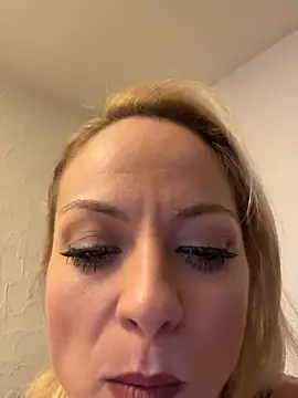 missdaisydiamond777's Live XXX Chat