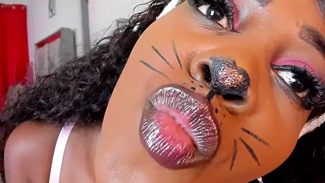 EmilyRooa1 라이브 XXX 채팅