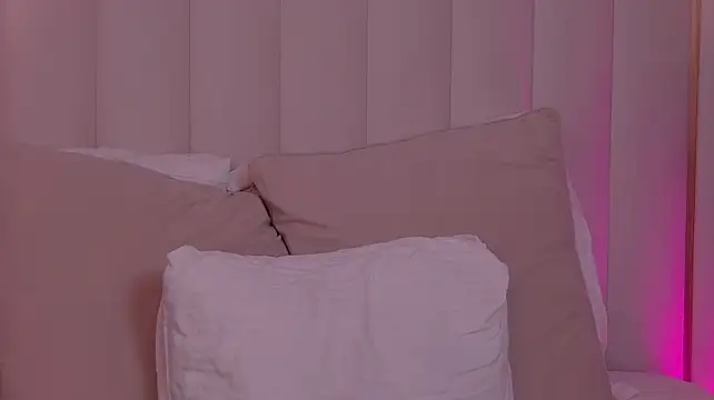 ArianaMell 现场XXX聊天