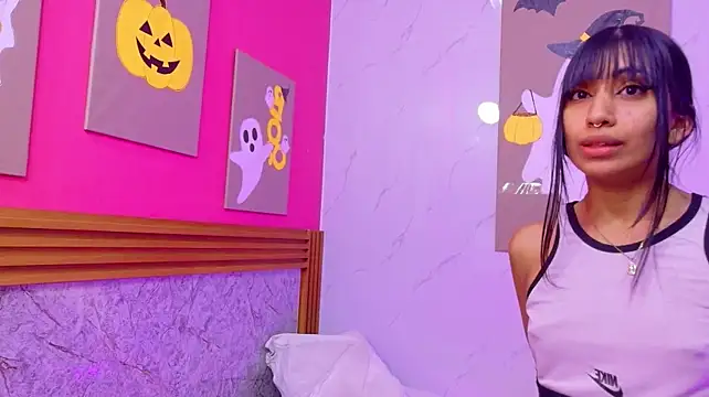 Онлайн чат XXX littlee_emilyy_