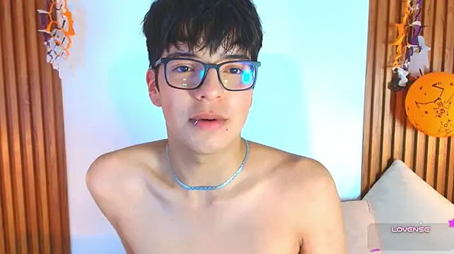 Chat +18 de Milo_Wolff ao vivo
