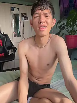 heyy_noah11 Chat XXX in diretta