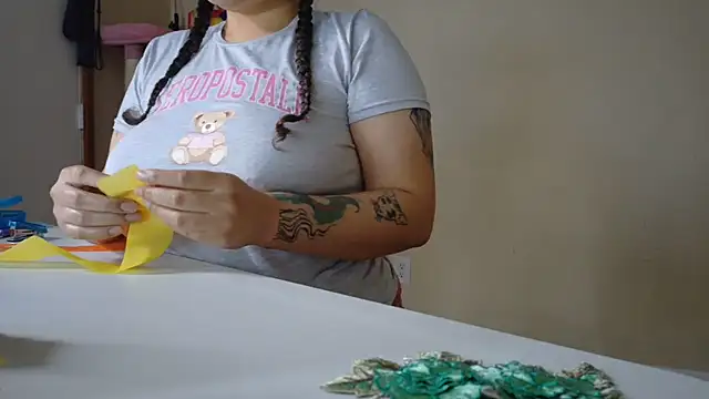 Chat +18 de honeeyyy_pot ao vivo