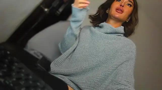 MistressNextDoor_ Chat XXX live