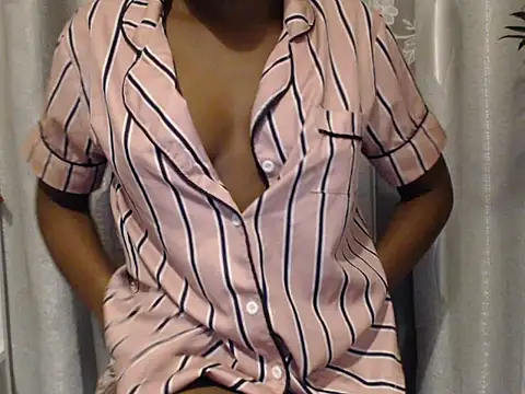 black___ghodess Adlı Modelin Canlı XXX Sohbeti
