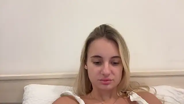 Alisia_blondkiss live XXX chat