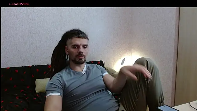 Aestheticguy101 Adlı Modelin Canlı XXX Sohbeti