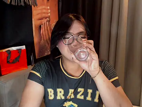AsianHotPreciousのライブXXXチャット