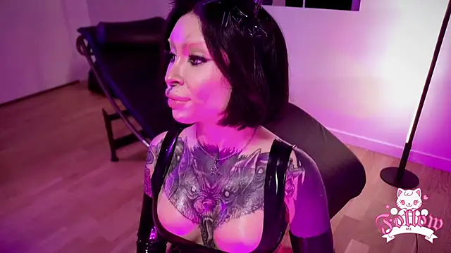 Rubberninan Live XXX chat