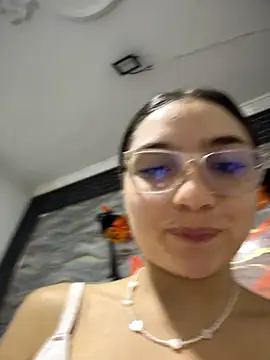 Chatroom XXX en direct de Mia_Luxor