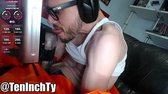 teninchty Chat XXX in diretta