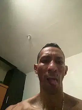 michael_close26 élő XXX-chatje