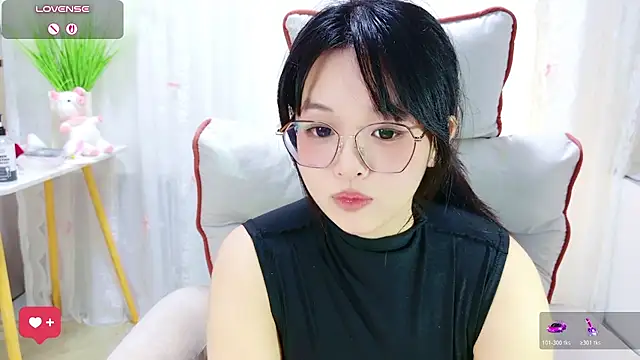 QiQi-Big's Live XXX Chat