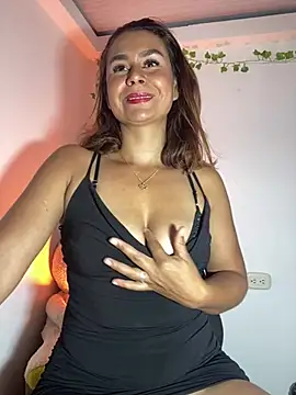 แชท XXX สดของ Milf_Luna_