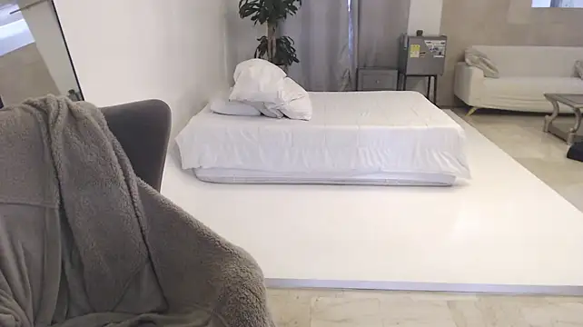 MIYESSI's Live XXX Chat