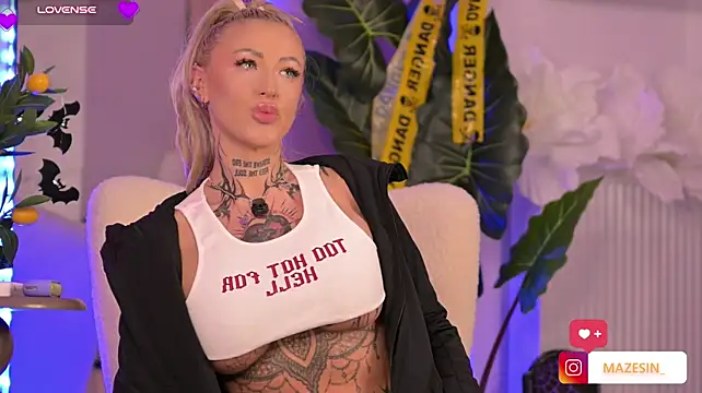 צ'אט XXX בשידור חי של MazeSin_