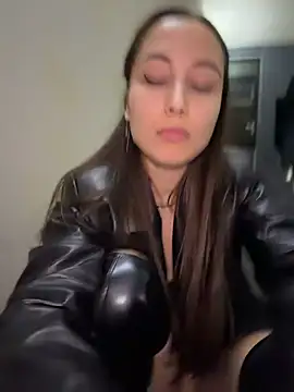 ICrazyOneIRL Chat XXX live