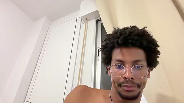 XXX chat uživo modela HoleBreeder