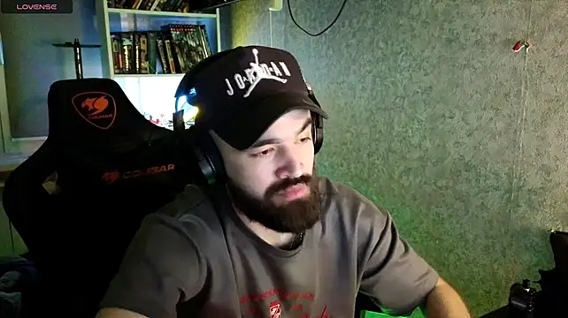 צ'אט XXX בשידור חי של _Serious_Man