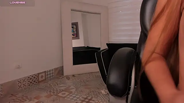 XXX chat uživo modela CarolineGraceX