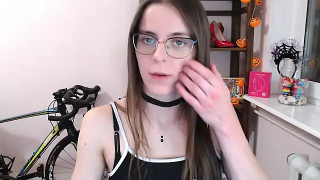 love_megi Adlı Modelin Canlı XXX Sohbeti