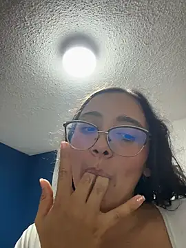 Kay_LustyWife Chat XXX in diretta