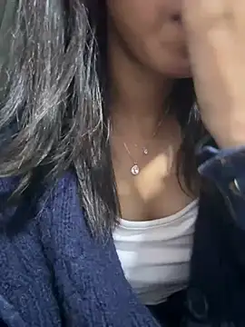 dolinaa Adlı Modelin Canlı XXX Sohbeti