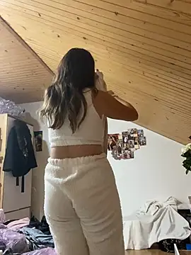 XXX chat uživo modela mewKate