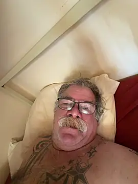 צ'אט XXX בשידור חי של Caesar_Baxter