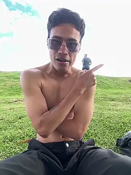 โชว์เว็บแคมของ TavoHot_