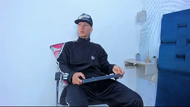 Sammyhot19 – Naživo XXX chat