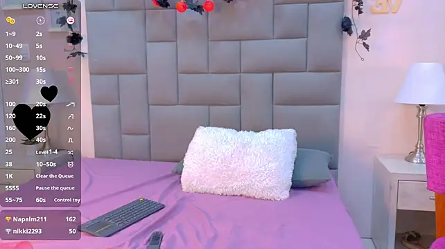 Chat +18 de Ariaa_Collins ao vivo