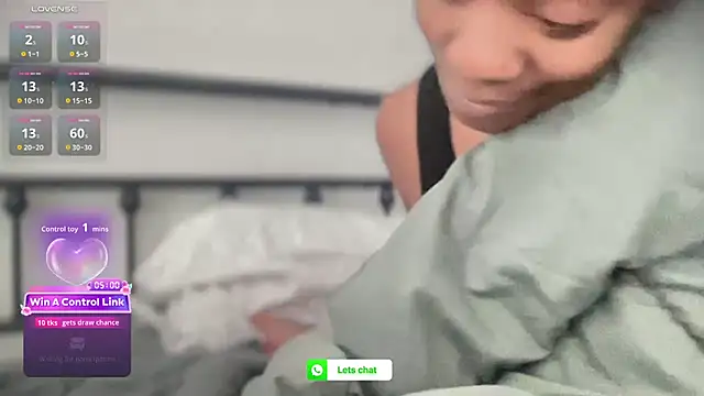 PetiteWet's Live XXX Chat