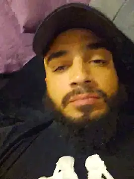 Bustinnuts69's Live XXX Chat