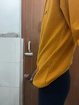Desidickzz Adlı Modelin Canlı XXX Sohbeti