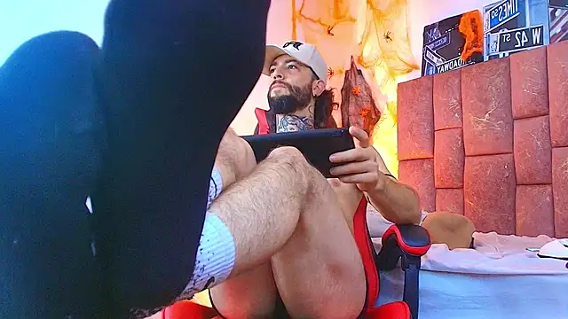 ALPHA_MASTER1 live XXX chat