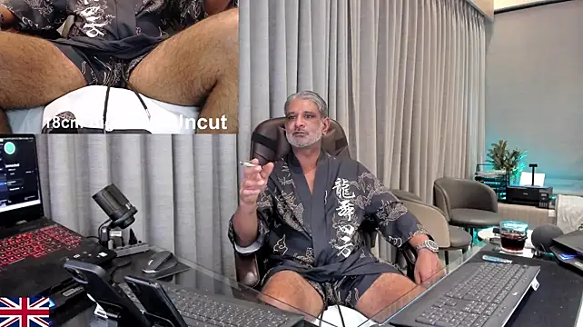 OnlineBossUK's Live XXX Chat