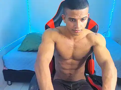 oliver_thompsson7 élő XXX-chatje