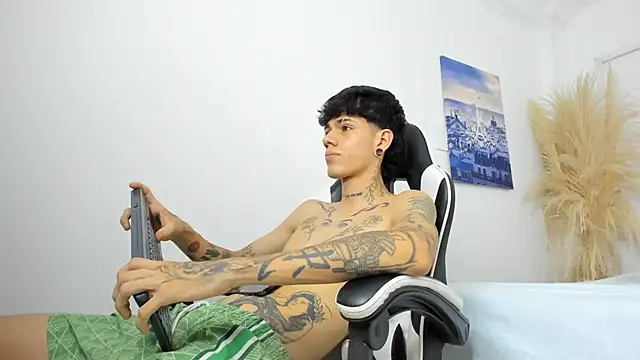 Tommy_valverde Adlı Modelin Canlı XXX Sohbeti
