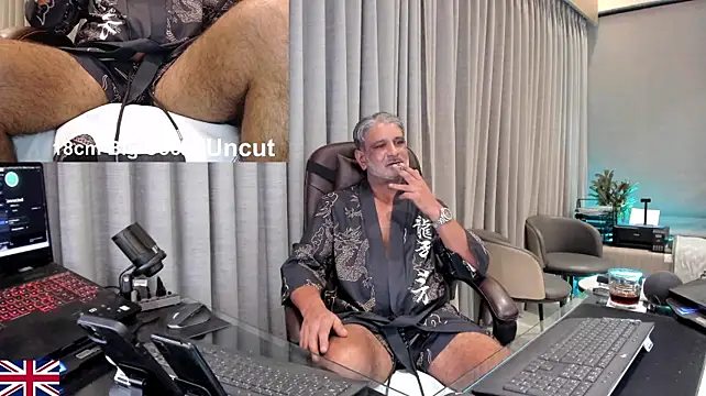 OnlineBossUK's Live XXX Chat