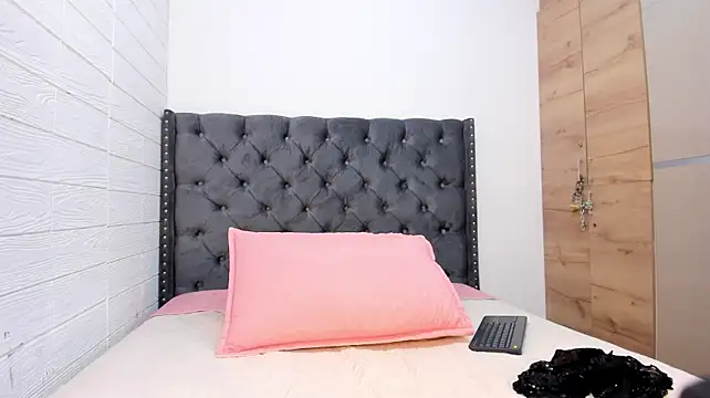 AleNoah_'s Live XXX Chat