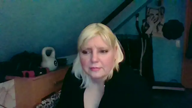 xblondi Adlı Modelin Canlı XXX Sohbeti