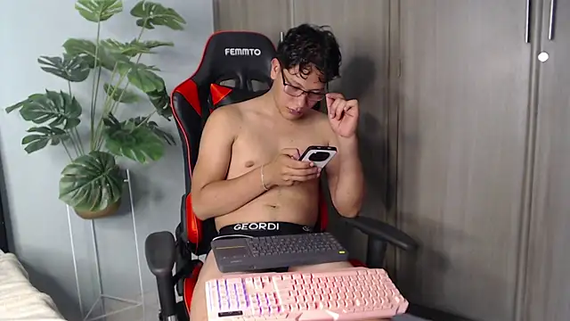 Mikertorres Chat XXX live