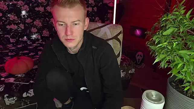 Vuitton XXX чат на живо
