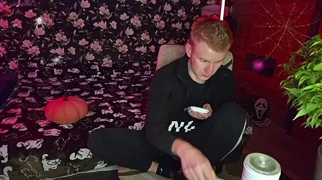 Vuittonn Live XXX chat