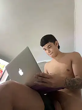 Chatroom XXX en direct de LatinBoy27