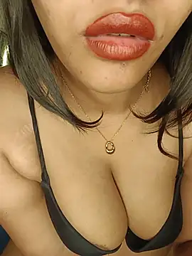 SAVITA-STRIPのライブXXXチャット
