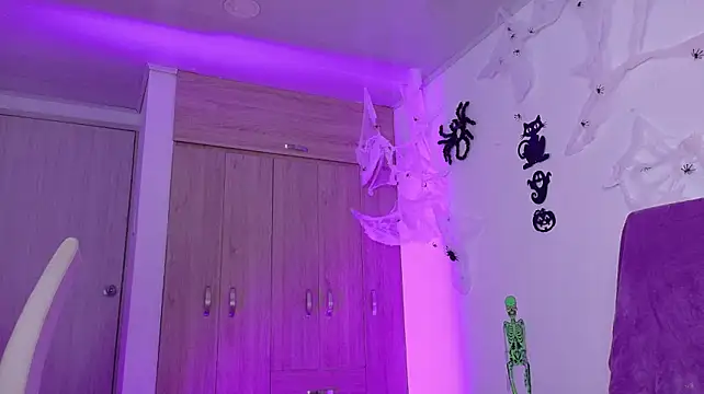 EliMonroeのライブXXXチャット