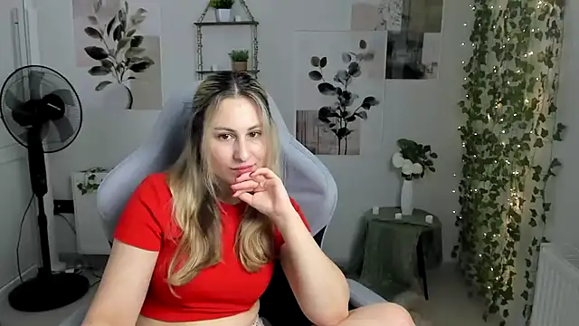 צ'אט XXX בשידור חי של MissLunariaa