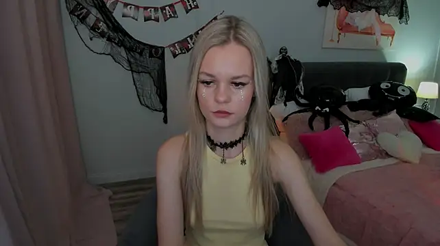 MidnighteAura XXX чат на живо